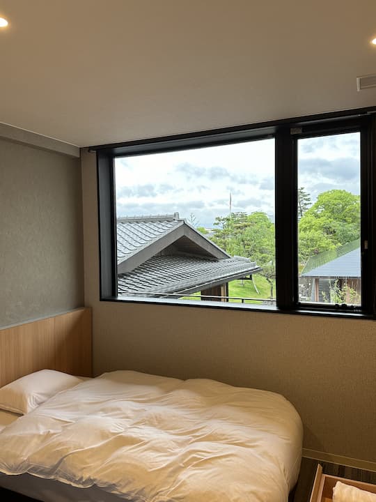 Cozy and comfortable interior of a guest room at Chishakuin Temple in Kyoto, featuring traditional Japanese design