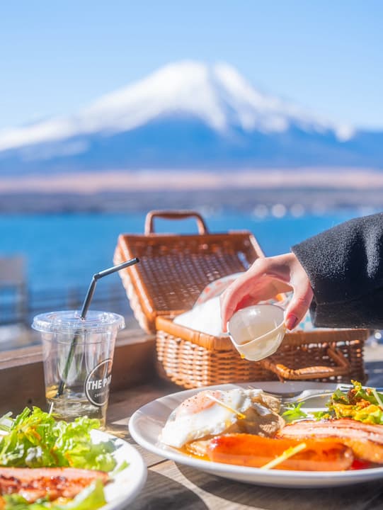 Have breakfast at The Park restaurant, facing the view of Mount Fuji