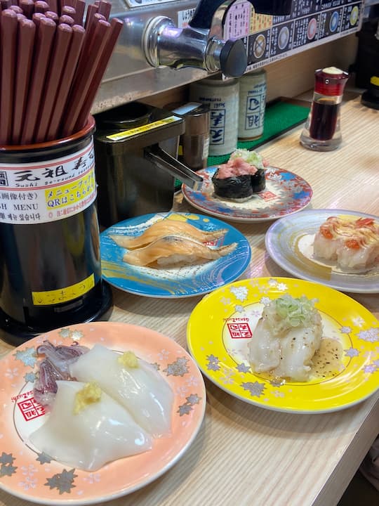 Conveyor belt sushi with fresh ingredients at Gansozushi